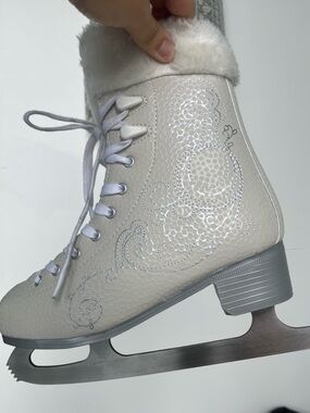 Decathlon Oxelo Women’s Figure Ice Skates White Faux Fur Size 38 EUR